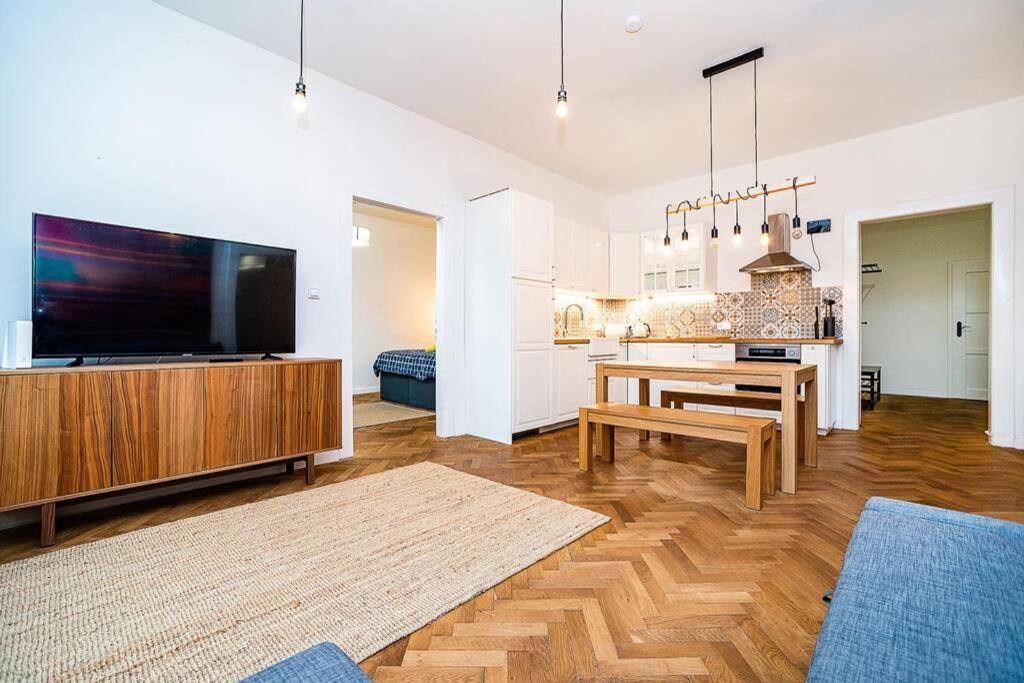 شقة Elegant, Modern, 2-Bed Flat By Museum Of براغ المظهر الخارجي الصورة
