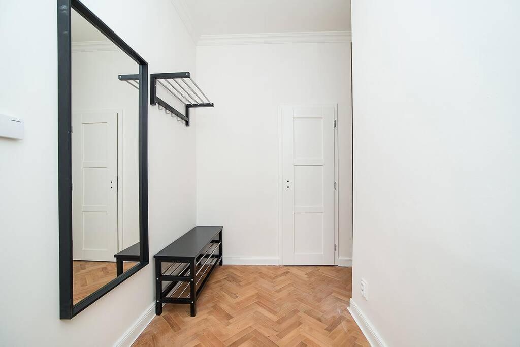 شقة Elegant, Modern, 2-Bed Flat By Museum Of براغ المظهر الخارجي الصورة